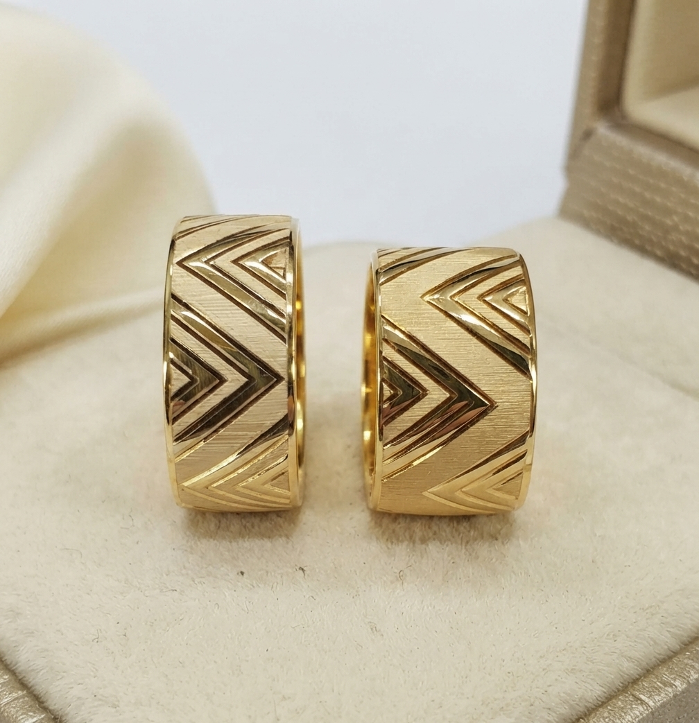 14 Ayar Altın Geometrik Desenli Çift Alyans (7 mm)