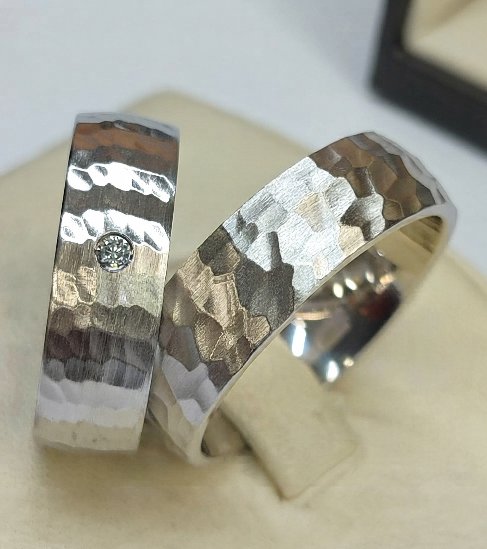 14 Ayar Altın Çekiç İşçilikli ve Taşlı 6.50 mm Çift Alians