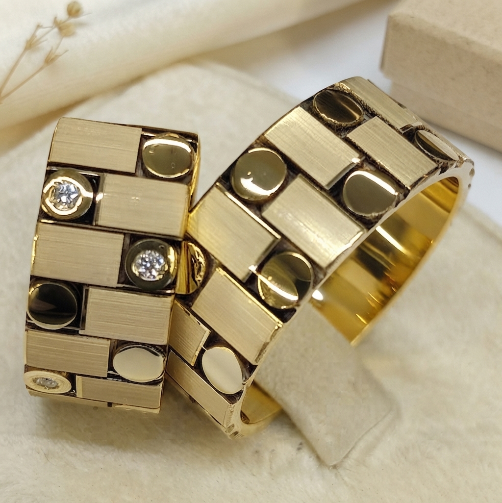 14K Gold Modern Brick Pattern Design Wedding Band US073